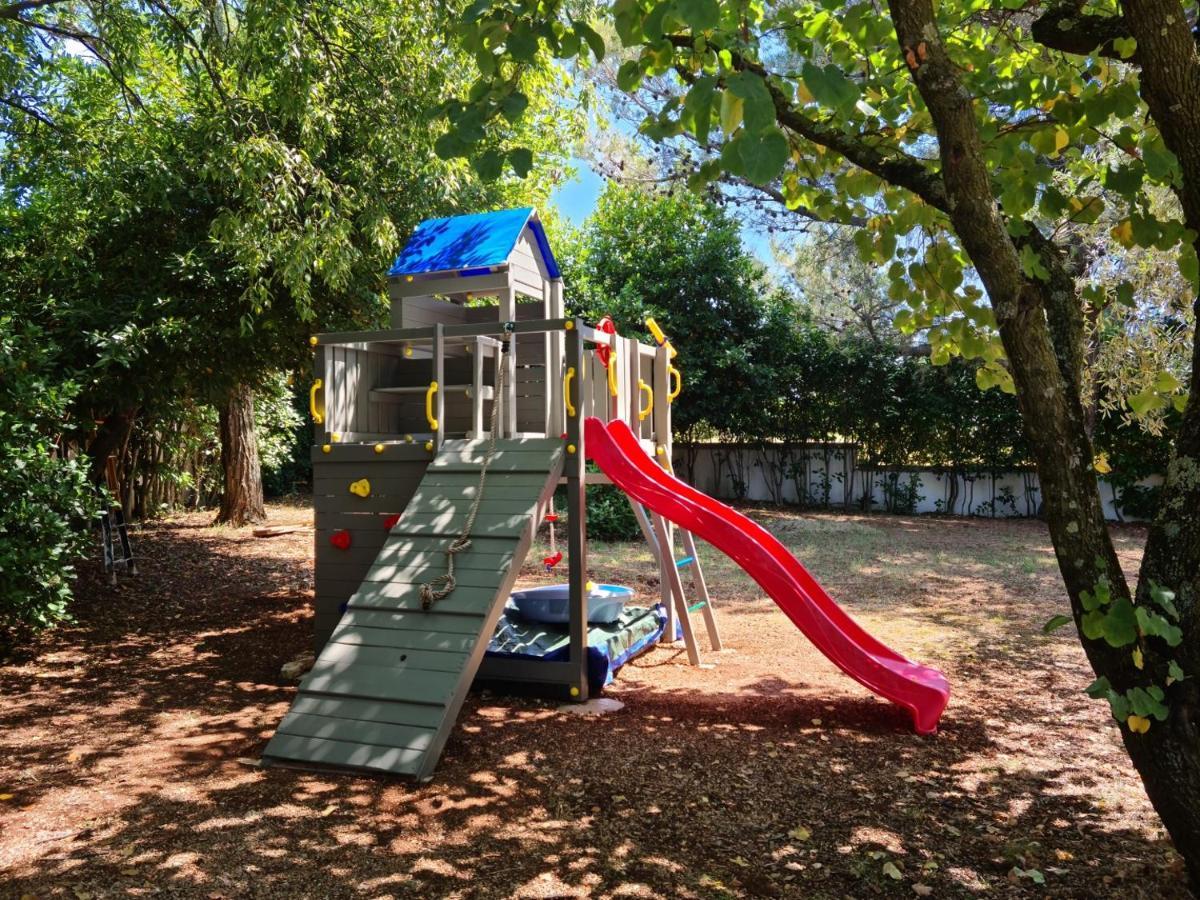 Villa Rosa With Yard And Children'S Playground Tar-Vabriga Exterior photo