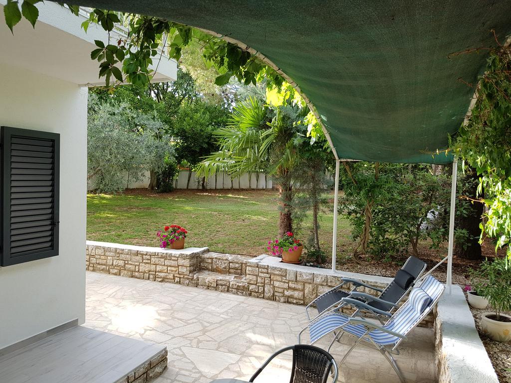 Villa Rosa With Yard And Children'S Playground Tar-Vabriga Exterior photo